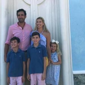 Meet your Posher, Evie y. diego